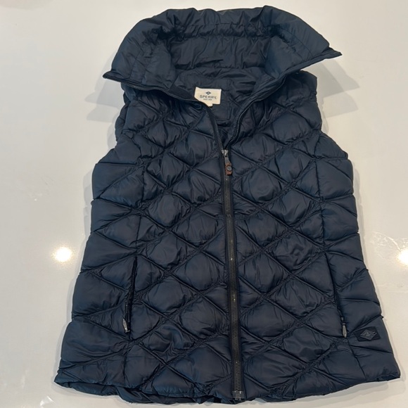 Sperry Jackets & Blazers - Sperry Black Quilted Vest size M gorgeous puffer vest!